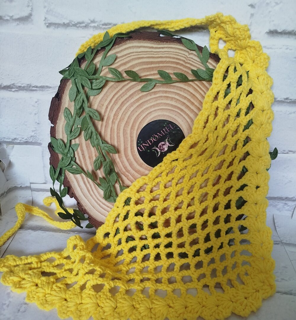 Pañoleta Élfica de Crochet Amarilla