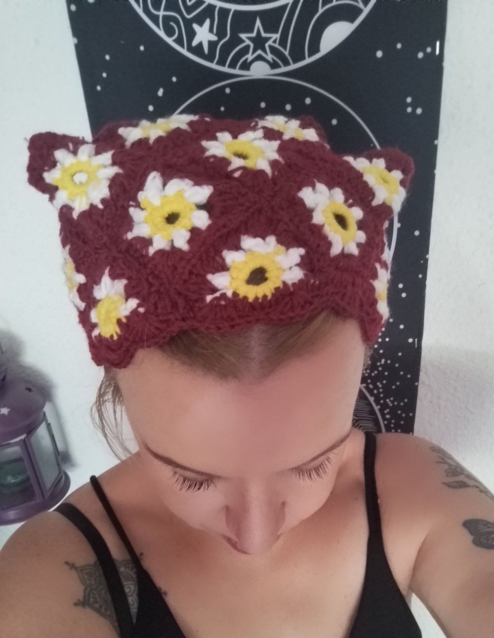 Pañoleta Élfica de Crochet (Granate Flores) - Imagen 3