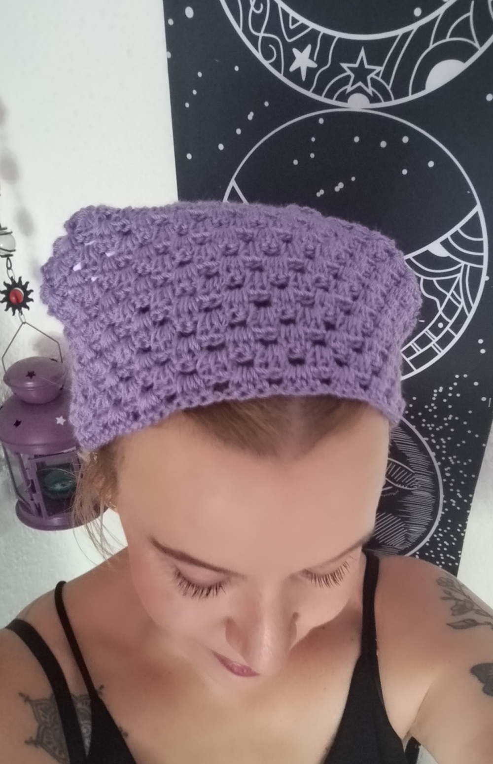 Pañoleta Élfica de Crochet Morada - Imagen 4