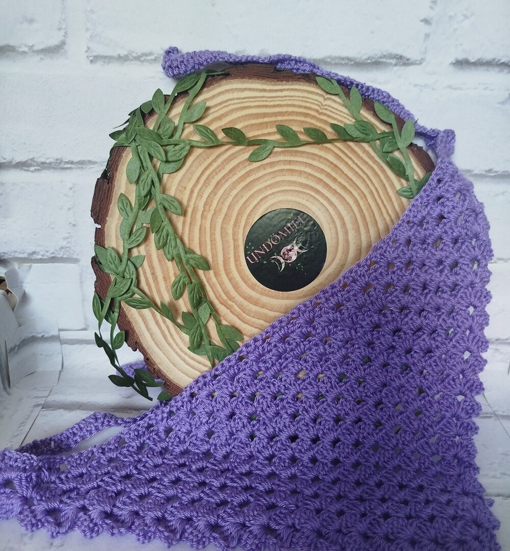 Pañoleta Élfica de Crochet Morada